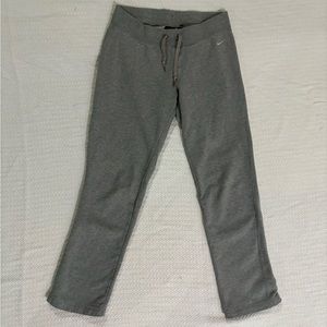 Girls nike straight leg sweatpants in grey color